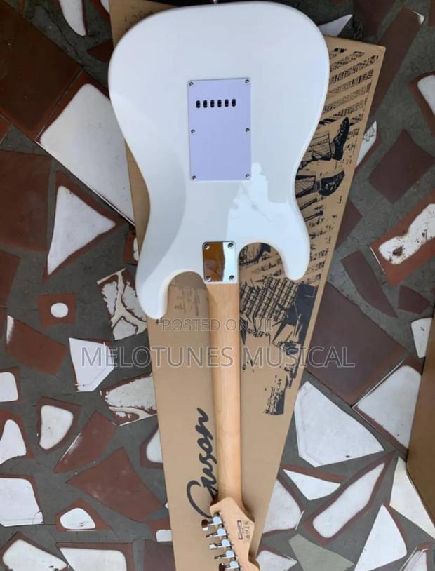 Givson Electric/Lead Guitar [White] · Photo 2
