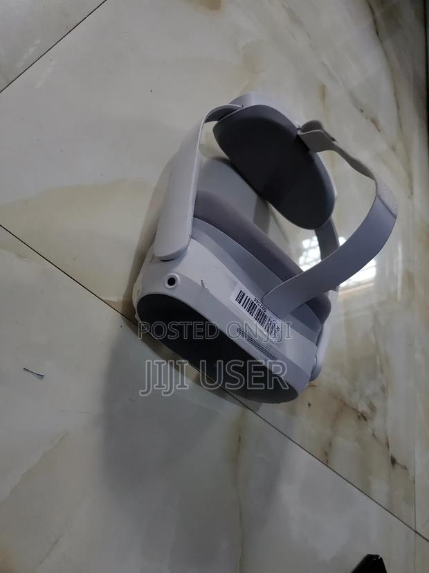 Pico 4 VR 256gb Available · Photo 1