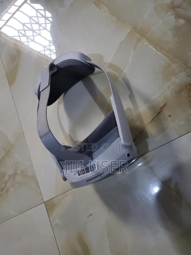 Pico 4 VR 256gb Available · Photo 2