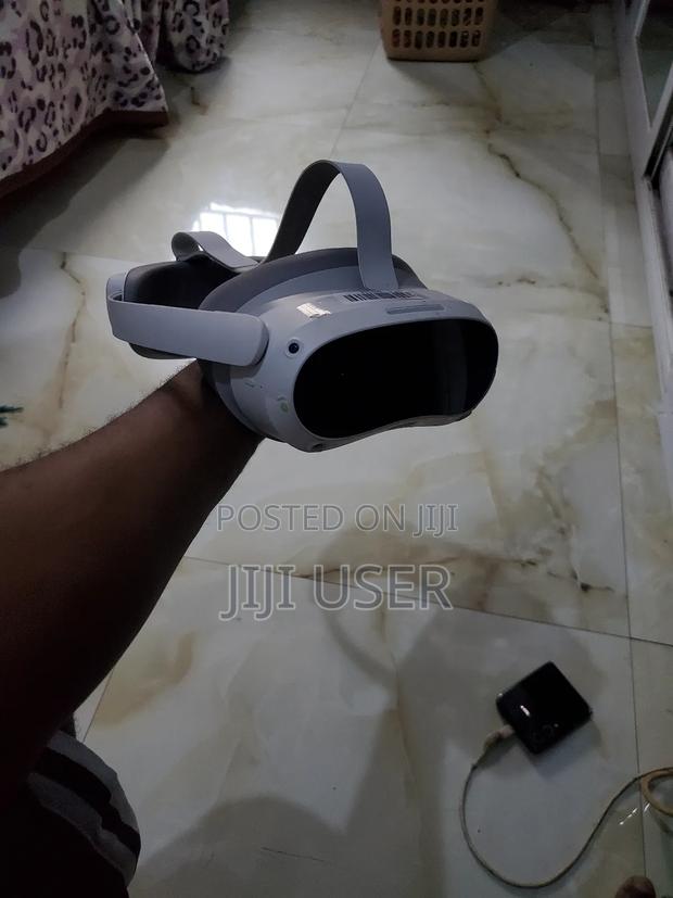 Pico 4 VR 256gb Available · Photo 3