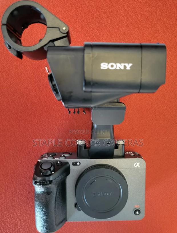 Sony Alpha Fx3 12mp Cinema Line Camera Body Xlr Handle 4k · Photo 1