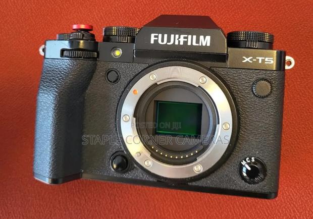 Fujifilm X-T5 40.2 MP Mirrorless Digital Camera - Body Only · Photo 3