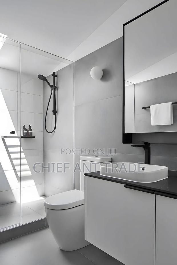 Short Pole Shower. Hot Cold. 8305h · Photo 1