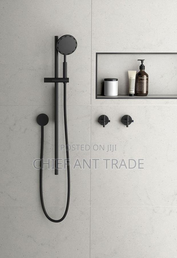 Short Pole Shower. Hot Cold. 8305h · Photo 6