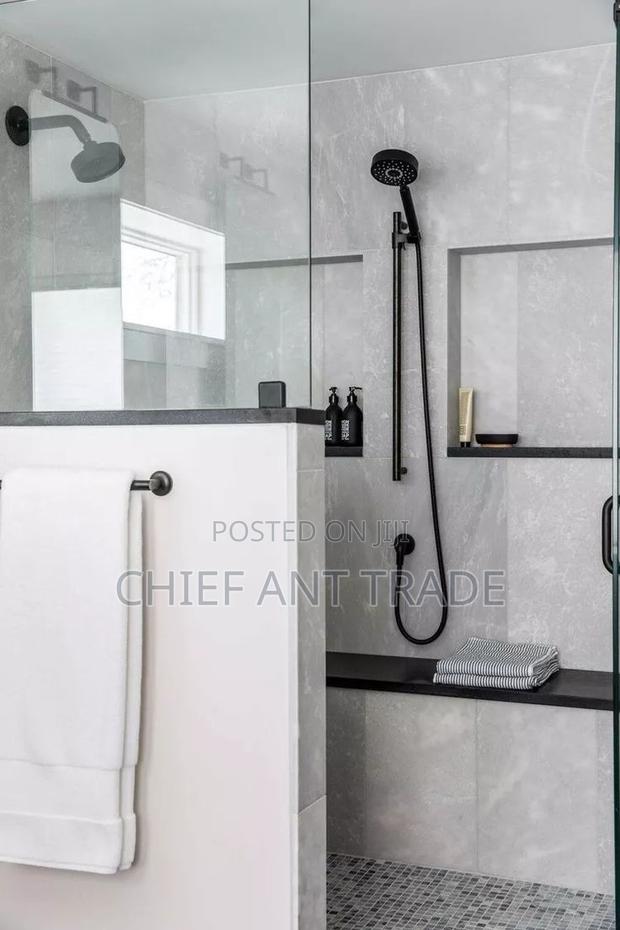 Short Pole Shower. Hot Cold. 8305h · Photo 5