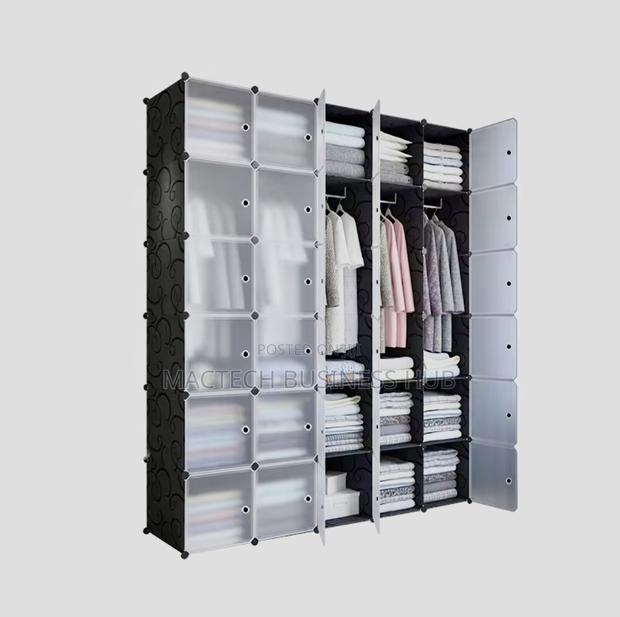 30 Cubes Plastic Wardrobes · Photo 2