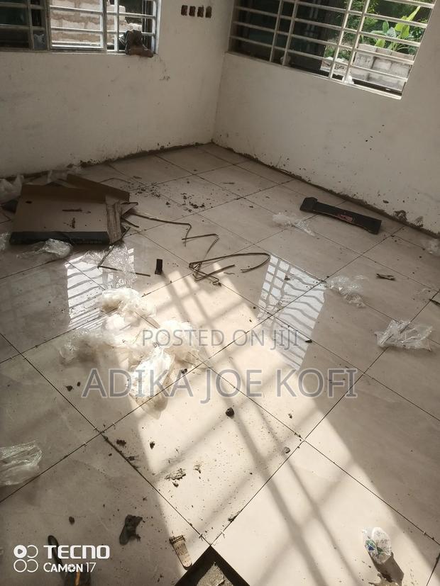 Tiles Workers Interior Design · Photo 1