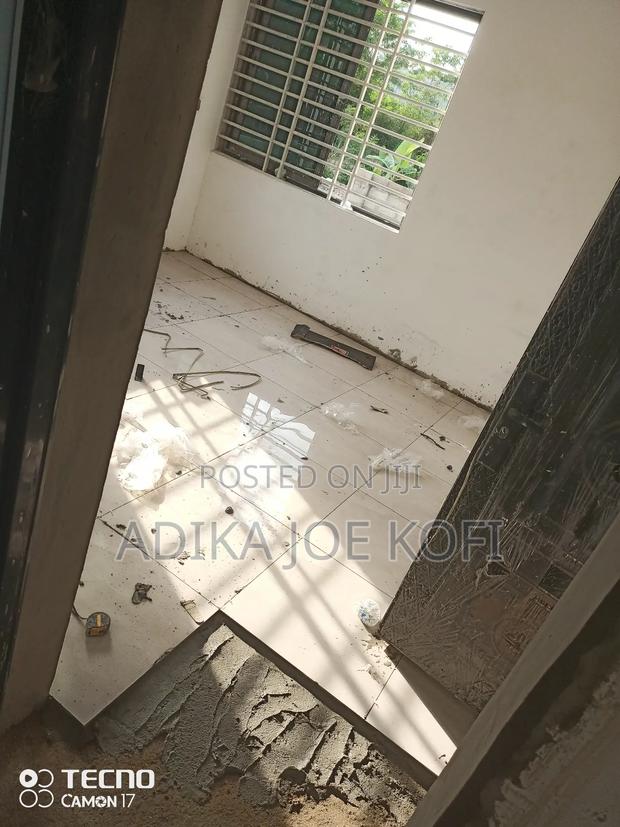Tiles Workers Interior Design · Photo 3