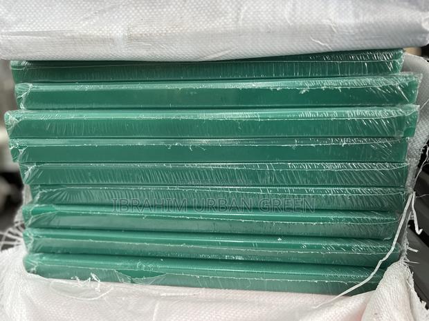 Commercial Cutting Board Green · Photo 1