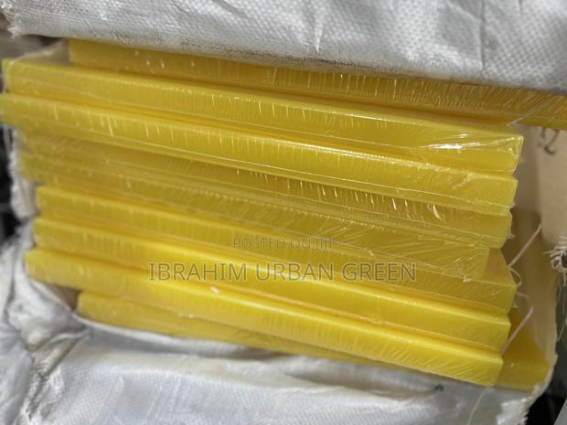 Commercial Cutting Board Yellow Color · Photo 1