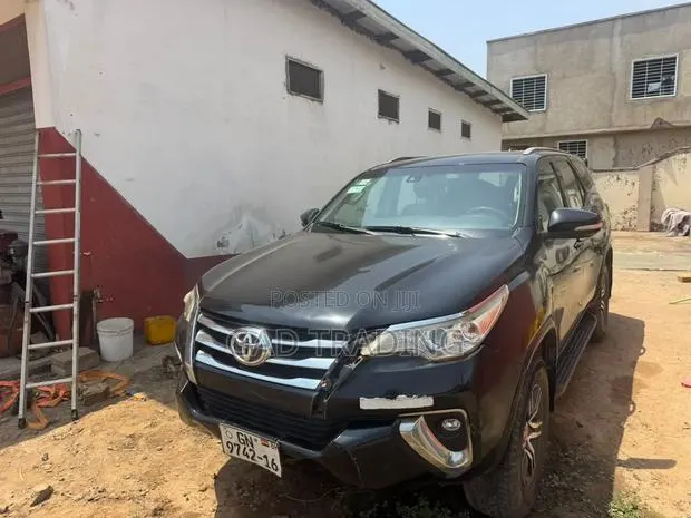 Toyota Fortuner 3.0 D AWD 2016 Black · Photo 1