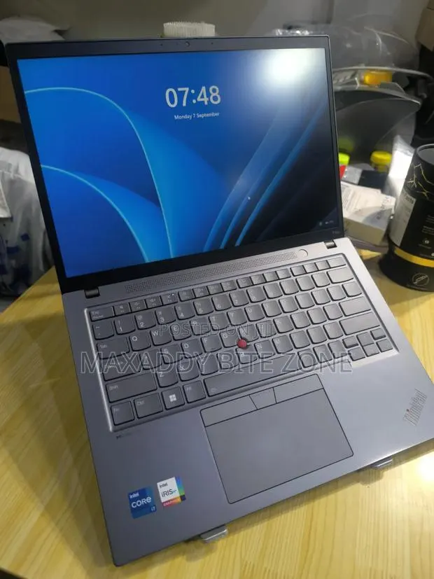 Laptop Lenovo ThinkPad T14s G4 16GB Intel Core i7 SSD 512GB · Photo 1