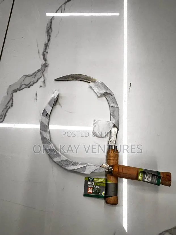 Sickle Cutlass Farm Tool For Cocoa Harvest And Weeding · Photo 1