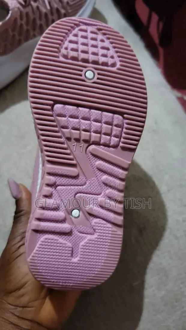 Kids Shoes · Photo 1