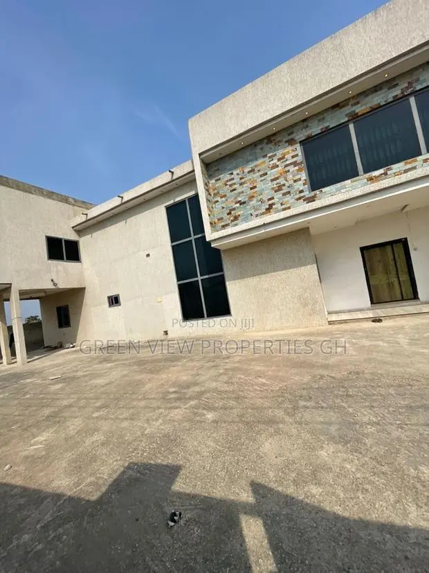 4bdrm Duplex in West Hills Mall Area for rent · Photo 1