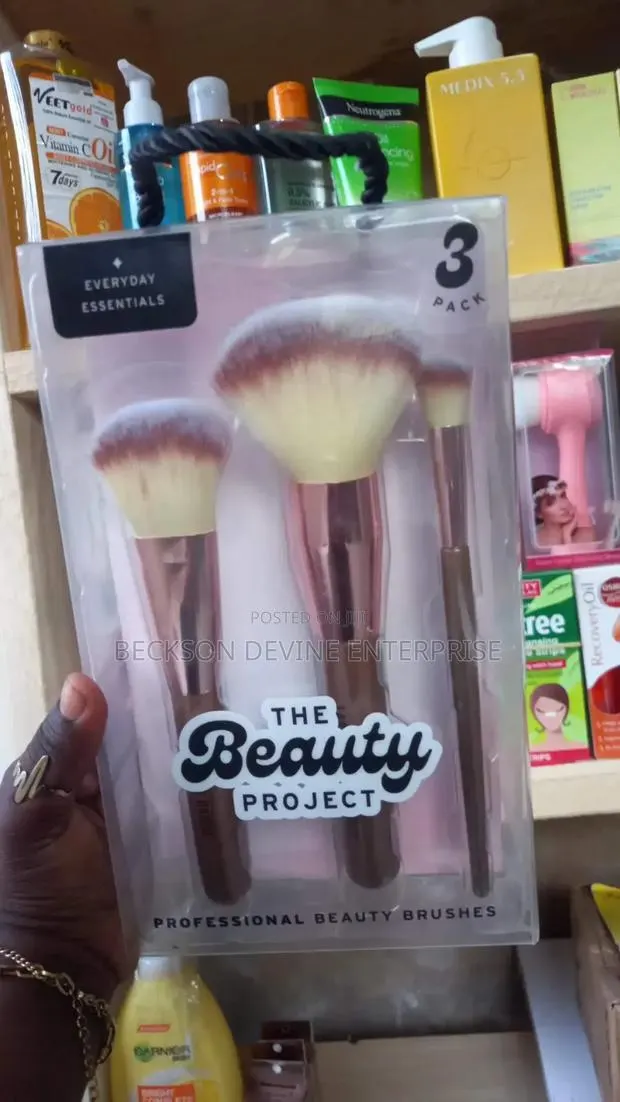 The Beauty Project Makeup Brush Set · Photo 1