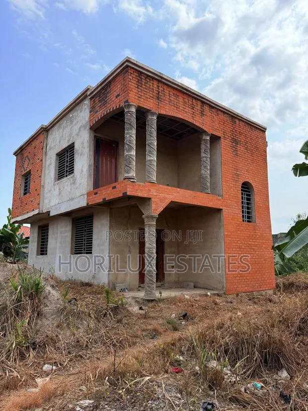 4bdrm Duplex in Amasaman Dobro for sale · Photo 1