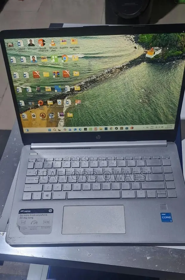 Laptop HP 250 G7 8GB Intel Core i3 HDD+SSD 256GB · Photo 1