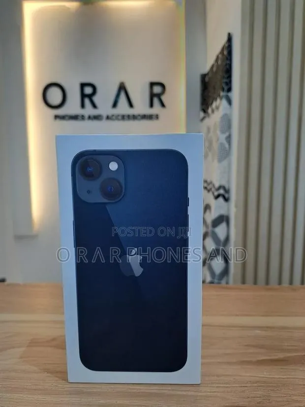 New Apple iPhone 13 128 GB Blue · Photo 1