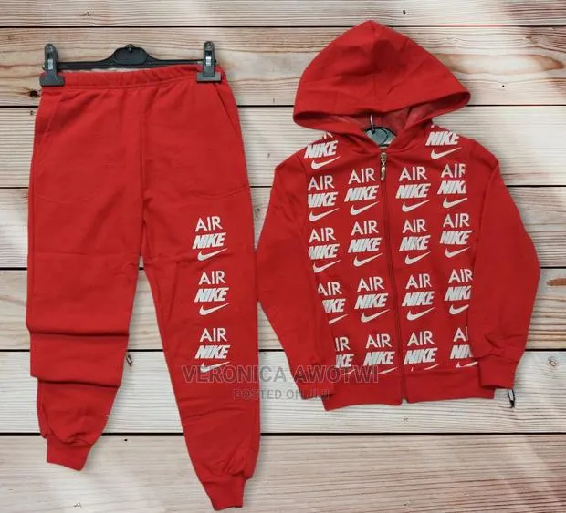 Nike Tracksuit · Photo 1