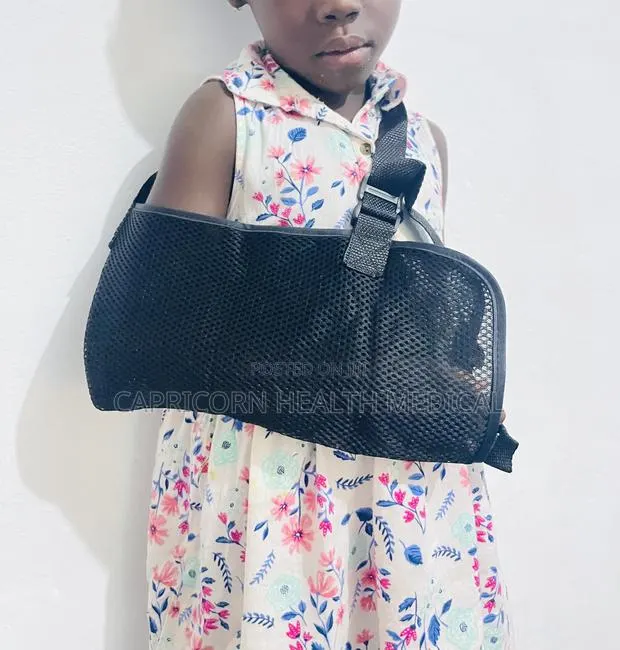 Kids Arm Sling · Photo 1
