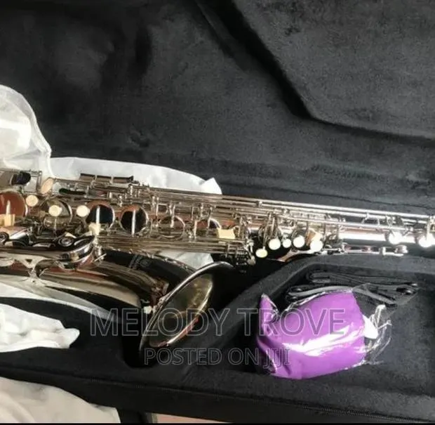Tenor Saxophones · Photo 1