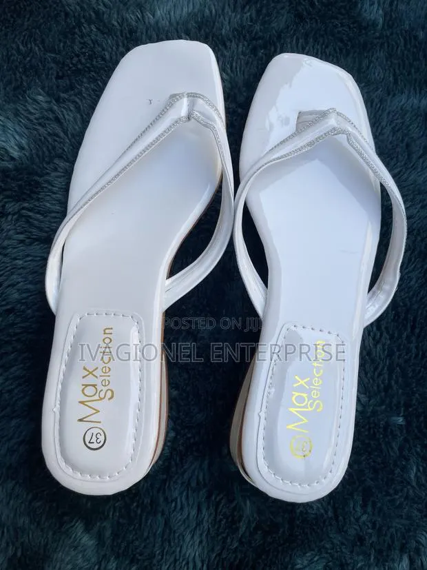 Ladies Slippers · Photo 1
