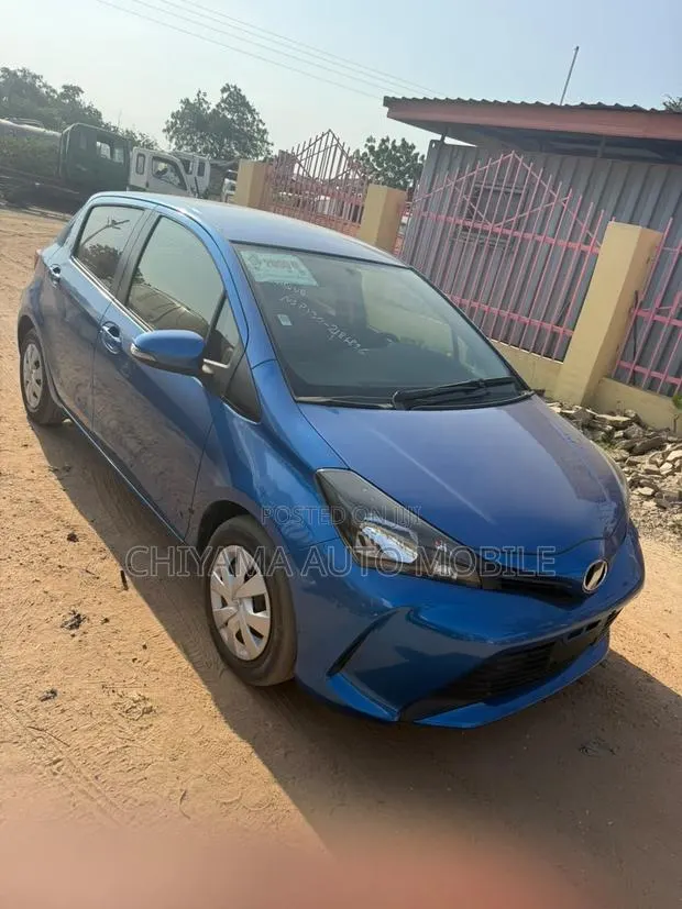 Toyota Vitz 1.3 FWD 3dr 2014 Blue · Photo 1