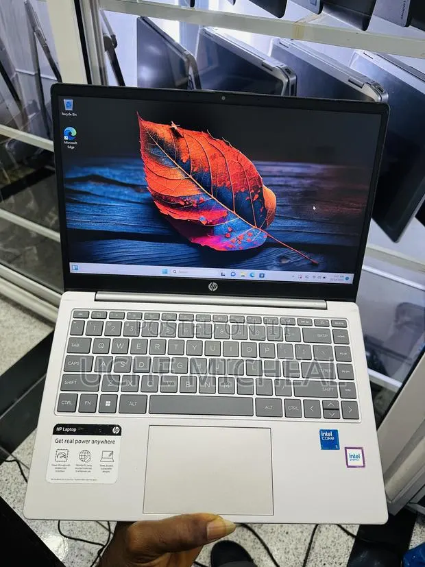Laptop HP 14S 12GB Intel Core 3 SSD 256GB · Photo 1