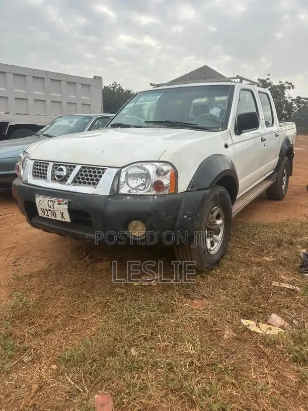 Nissan Hardbody 2008 White · Photo 1