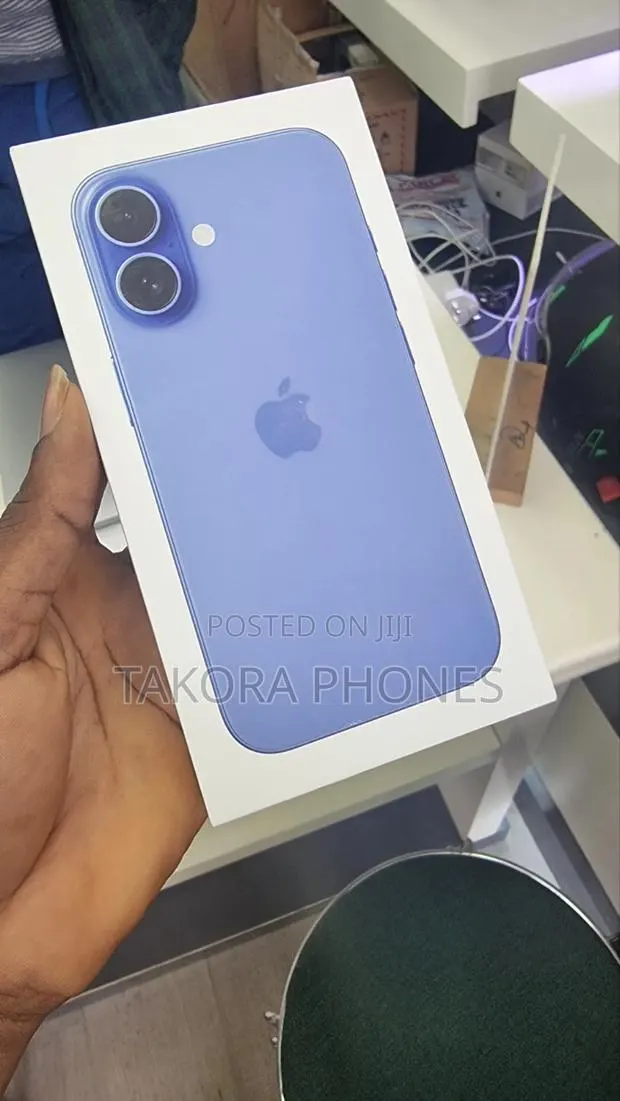 New Apple iPhone 16 128 GB Blue · Photo 1