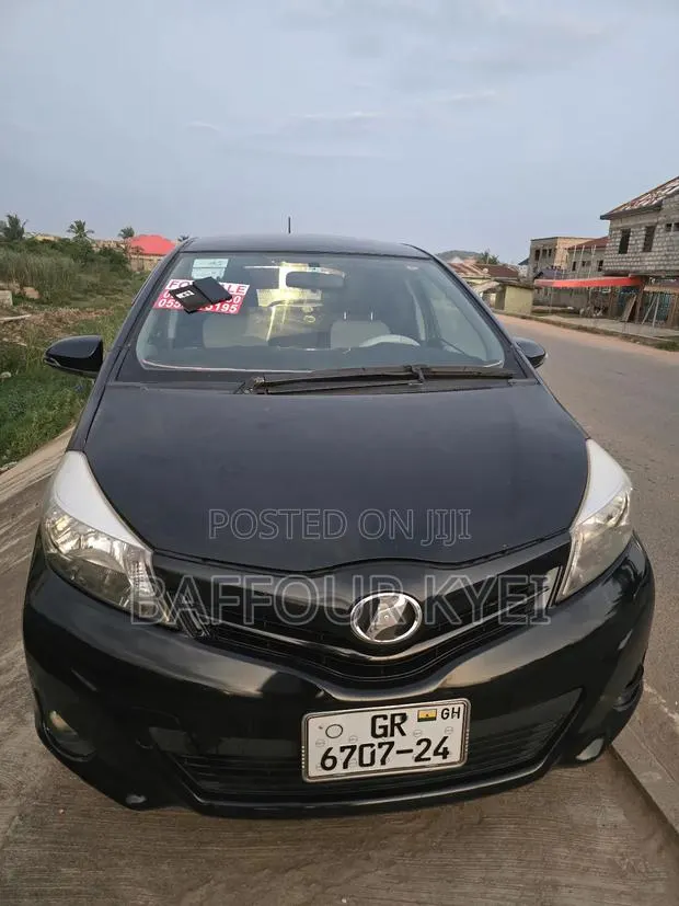 Toyota Vitz 1.5 FWD 5dr 2013 Black · Photo 1
