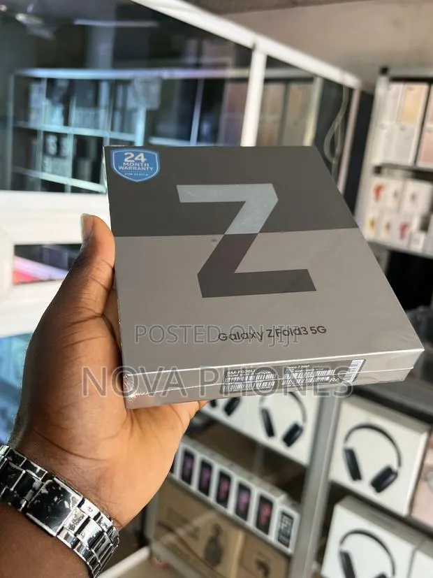 New Samsung Galaxy Z Fold 3 256 GB Black · Photo 1