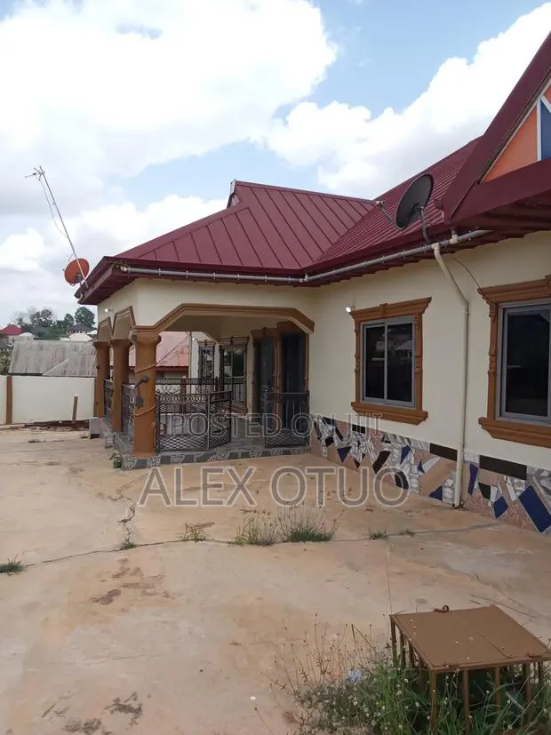 6bdrm House in Alex Otuo Properties, Atwima Nwabiagya for sale · Photo 1