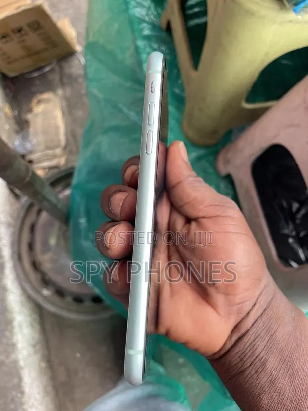 Apple iPhone 11 64 GB · Photo 1