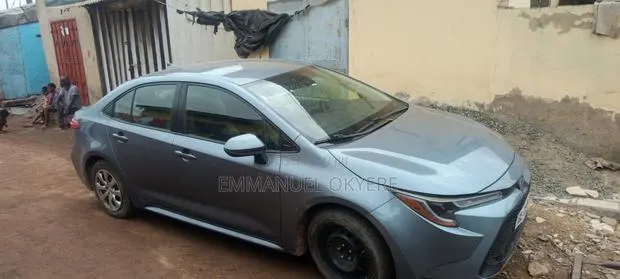 Corolla Gray 5 Seater for Rent in Madina Self Drive & With Driver · Photo 1