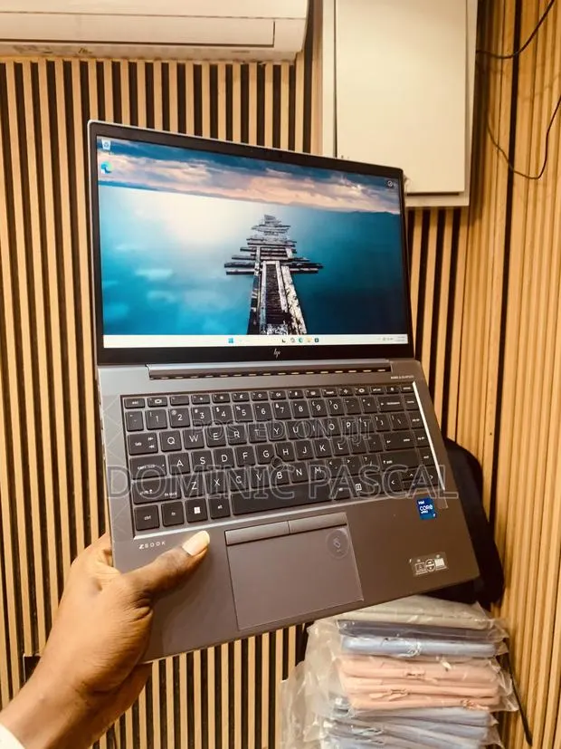 Laptop HP ZBook Firefly 14 G10 32GB Intel Core i7 SSD 512GB · Photo 1