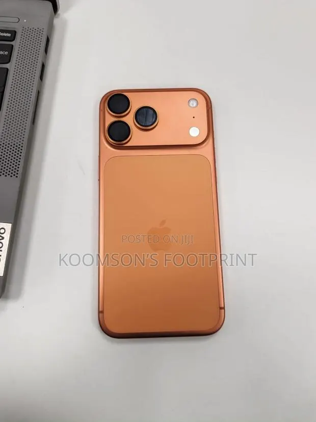 Apple iPhone 17 Pro Max 256 GB Orange · Photo 1