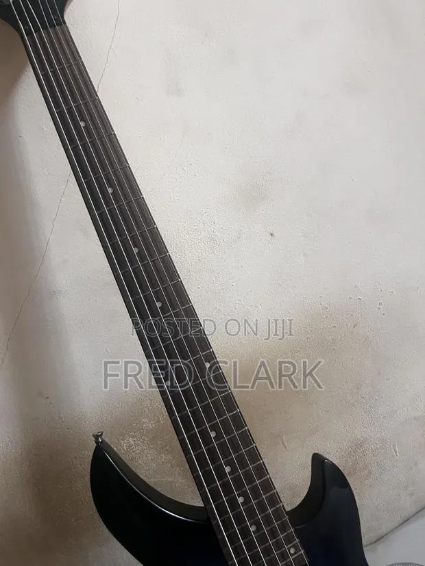 6 Strings Electric Base Guitar · Photo 1