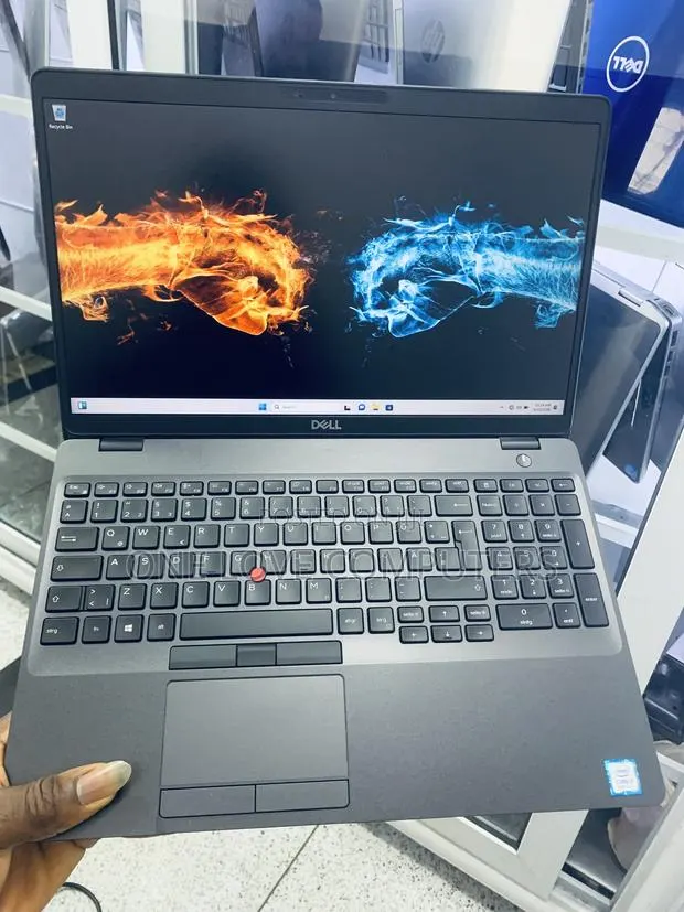 Laptop Dell Latitude 5500 16GB Intel Core i7 SSD 512GB · Photo 1