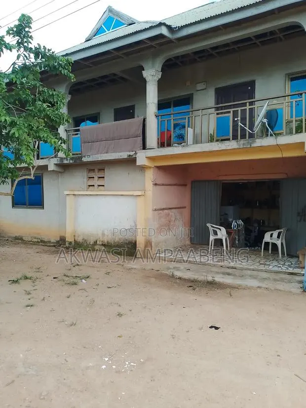 8bdrm House in Ampa Estate, Ejisu-Juaben Municipal for sale · Photo 1