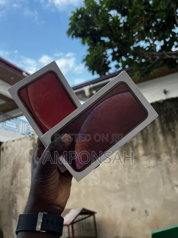 New Apple iPhone XR 64 GB Red · Photo 1