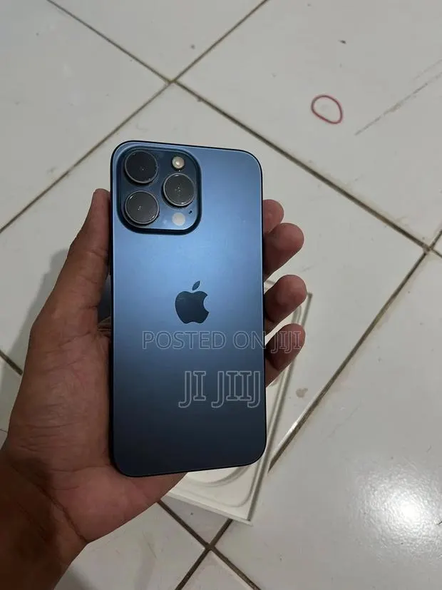 Apple iPhone 15 Pro 128 GB Blue · Photo 1