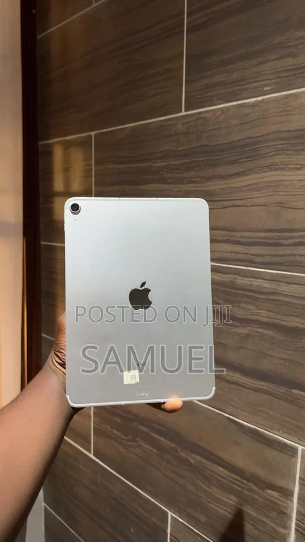 Apple iPad Air (2020) 64 GB Silver · Photo 1