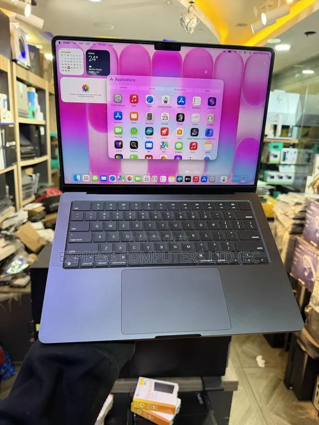 Laptop Apple MacBook Pro 2024 M4 Pro 24GB Apple M4 Pro SSD 1T · Photo 1