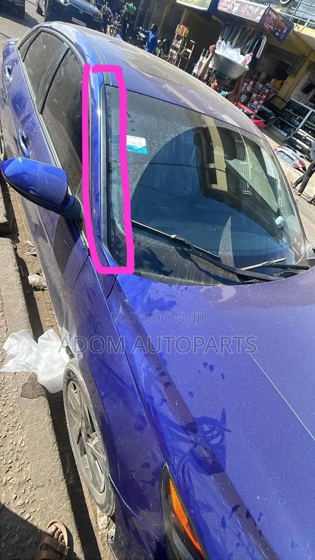 Hyundai Elantra Windscreen Moulding 2021 2022 2023 2024 2025 · Photo 1