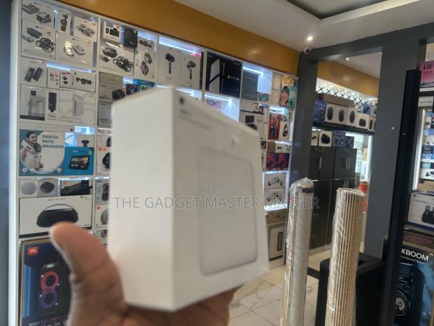 96w Usb-C Power Adapter · Photo 3