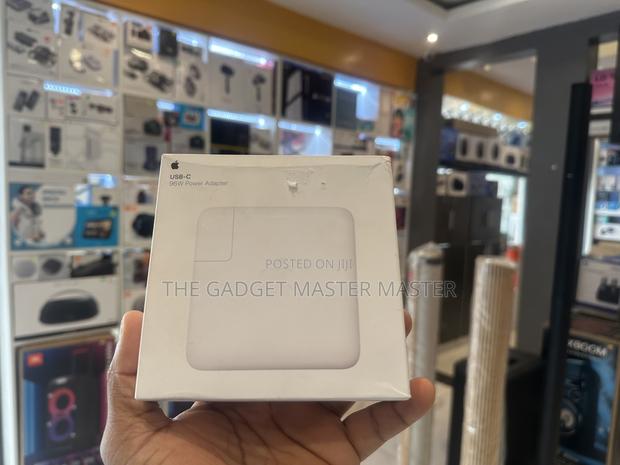 96w Usb-C Power Adapter · Photo 1