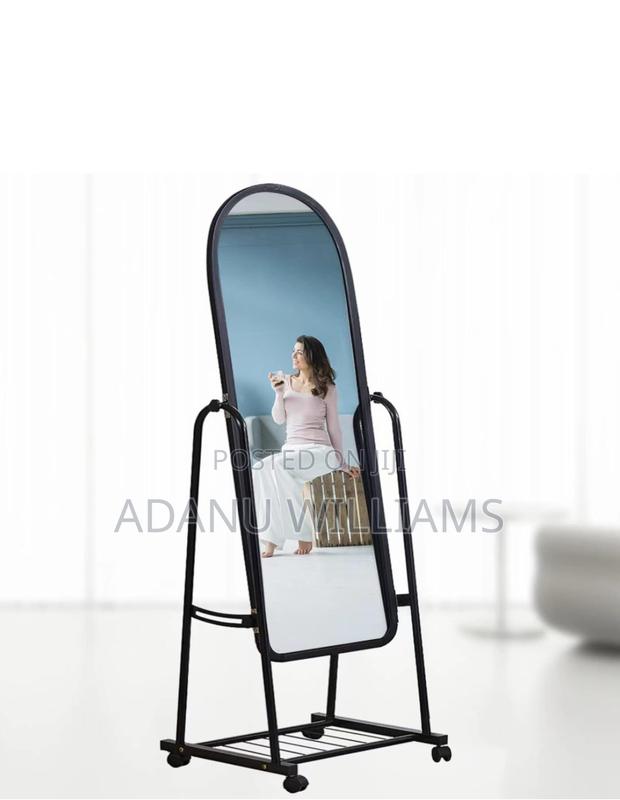 Luxurious Movable Adjustable Dressing Mirror · Photo 1