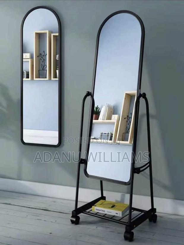 Luxurious Movable Adjustable Dressing Mirror · Photo 2